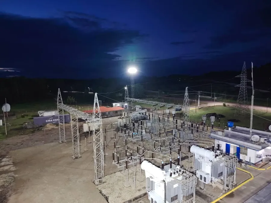 Panorámica nocturna de la subestación